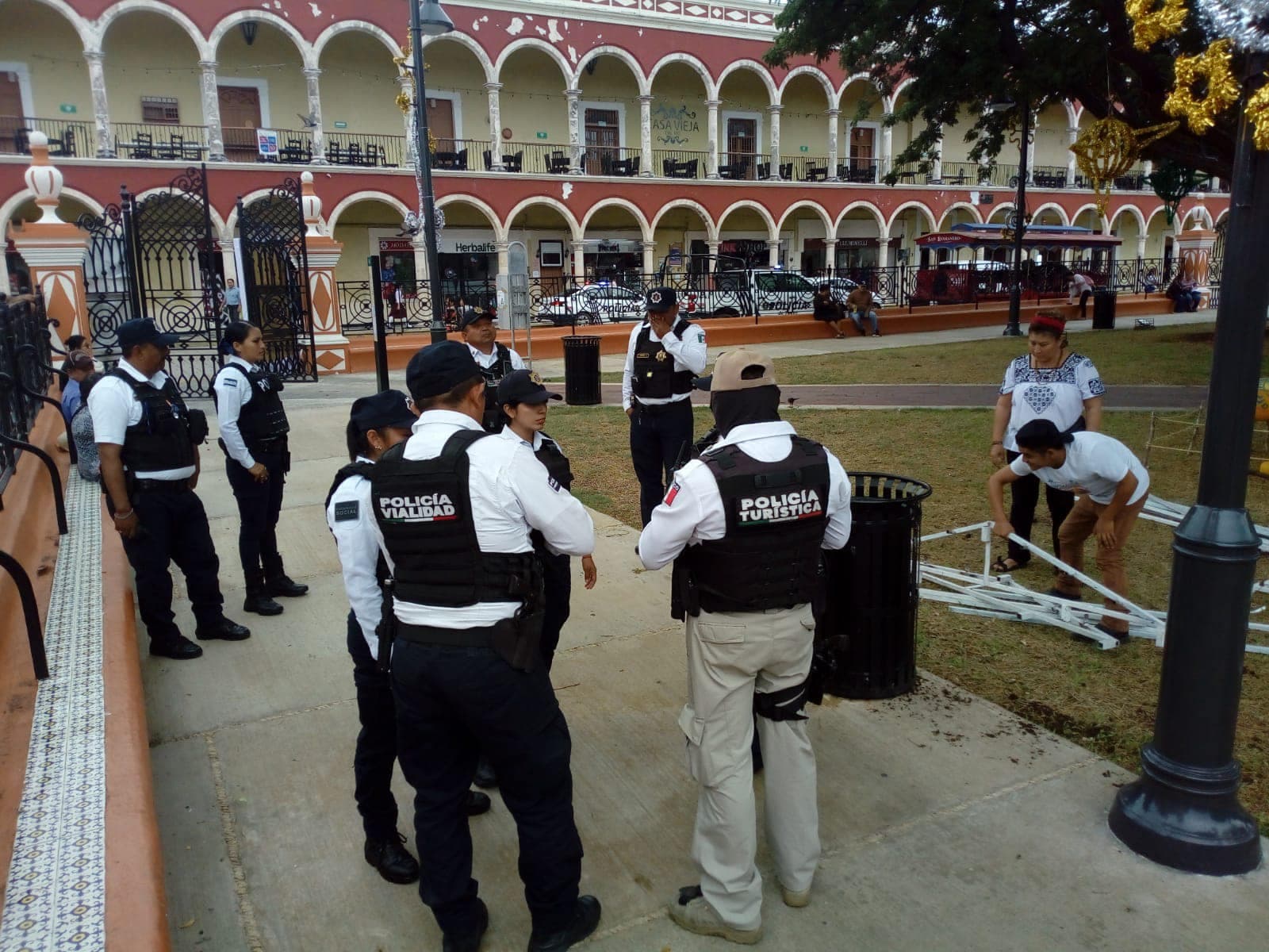 Prohíben instalación de artesanos en parque principal de Campeche