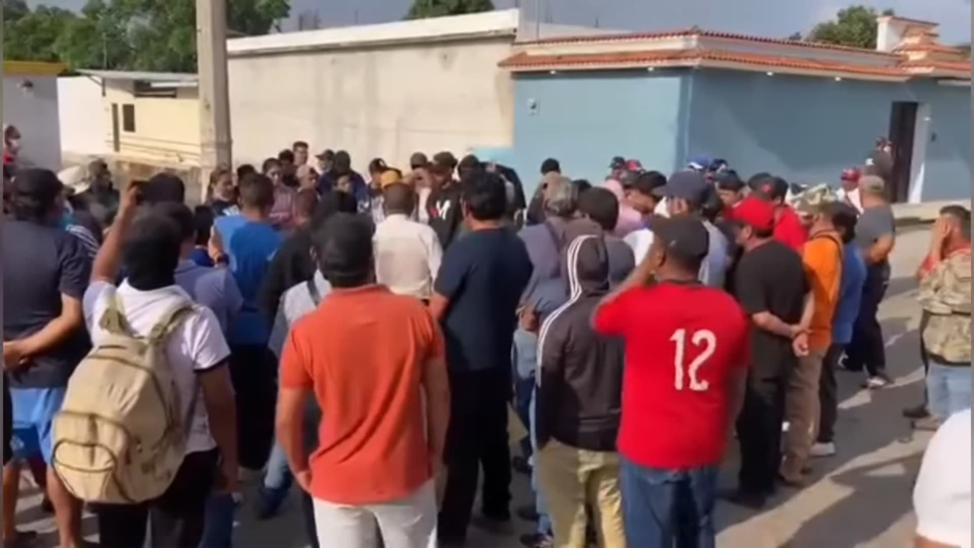 Protestan pobladores por cateos de las fuerzas armadas