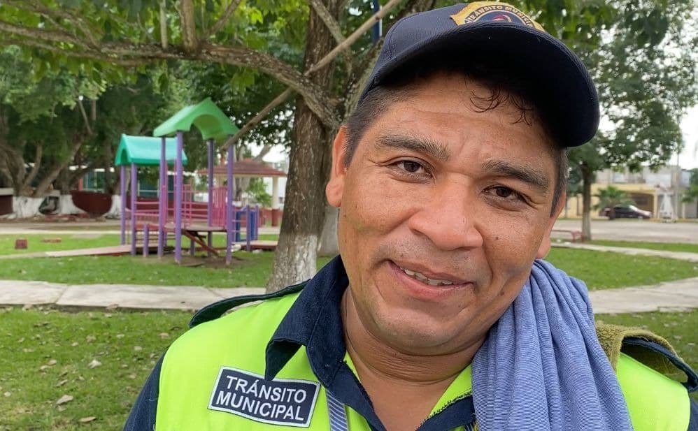 'Vivimos con 174 pesos diarios': agente tránsito