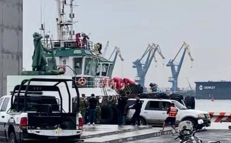 Automóvil se precipita al mar en ‘Malecón’ de Veracruz, dos personas pierden la vida