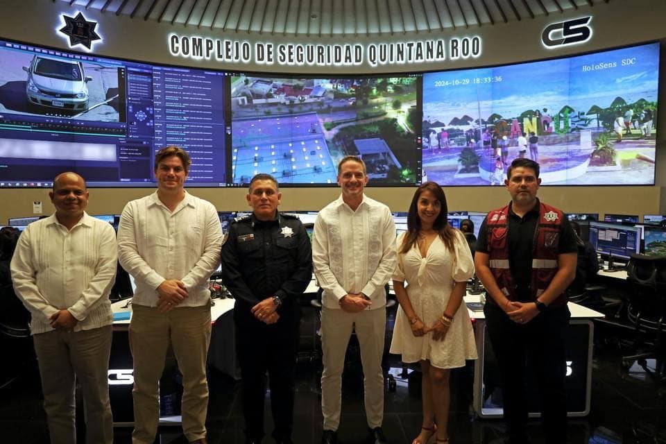 Representante de embajada de EU visitan complejo de Seguridad C5