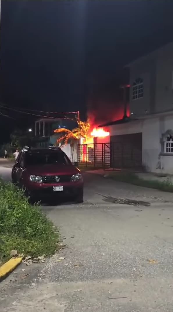 Fuego devora una vivienda en Jalpa de Méndez