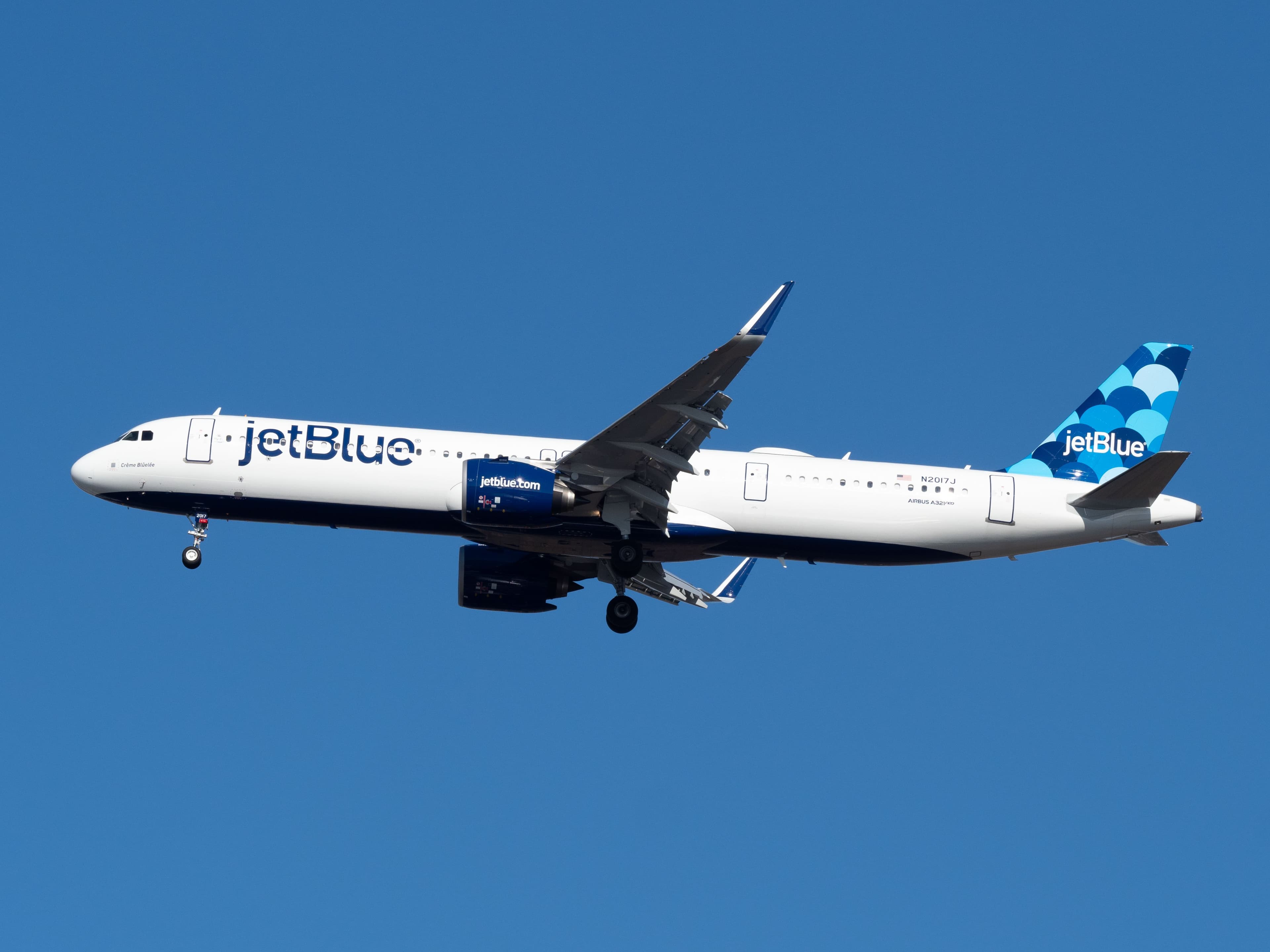 Reportan heridos en vuelo de JetBlue que salió de Cancún tras incidente