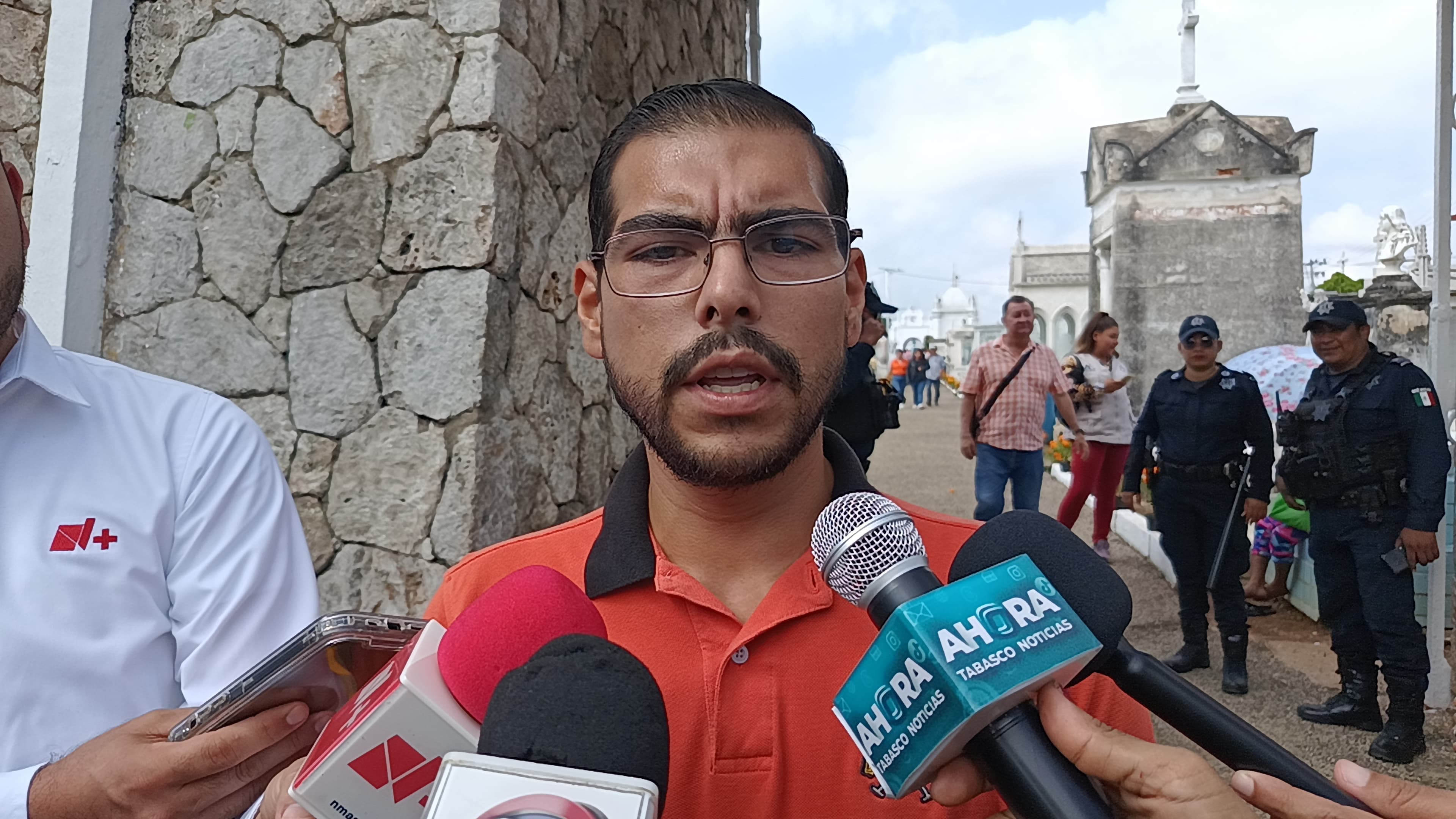 Esperan afluencia de 30 mil personas en panteones de Centro