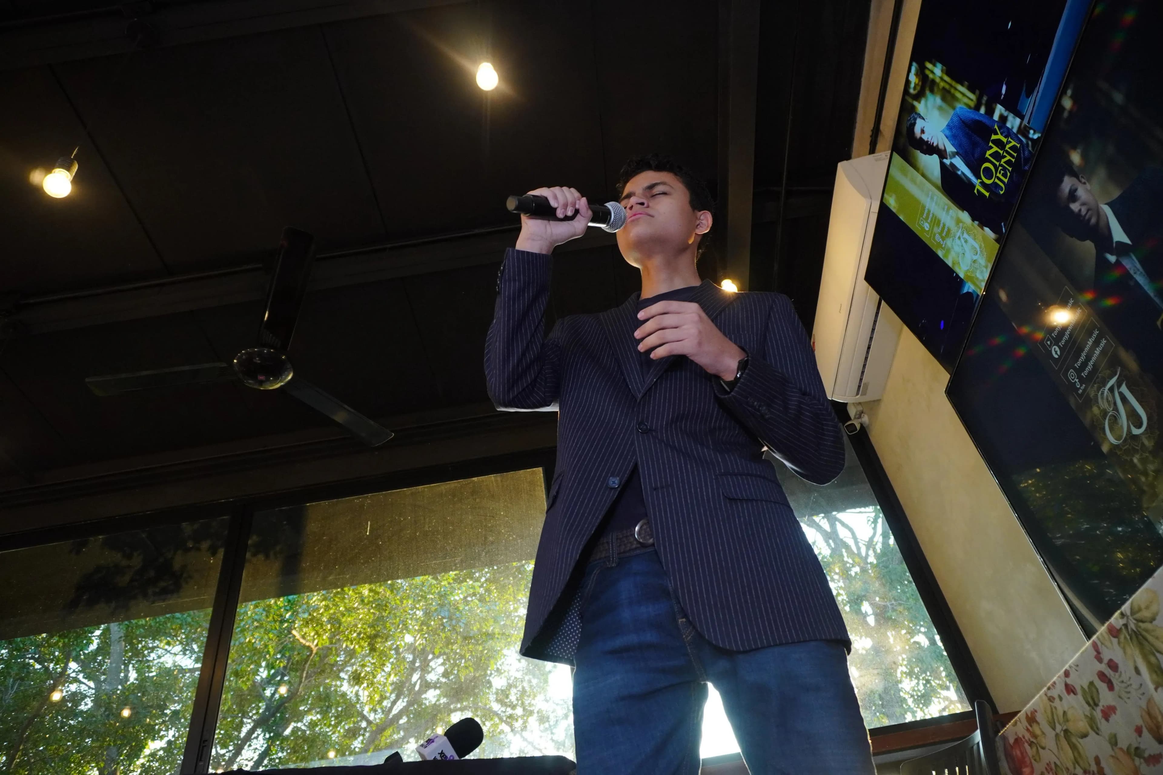 Cantante tabasqueño Tony Jenn presenta video musical