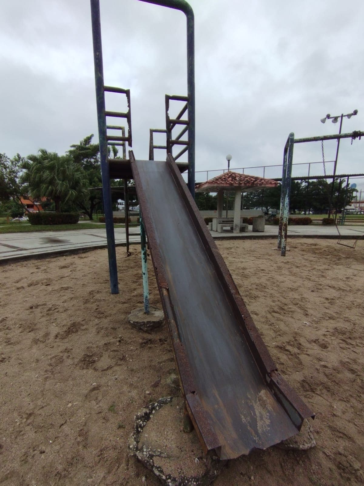 Parques, entre más lejos... peor