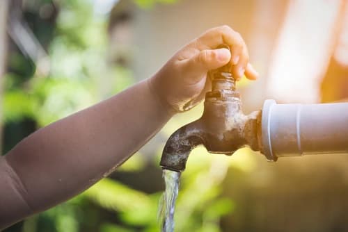 ¡Les prometen agua... pero no les cumplen!