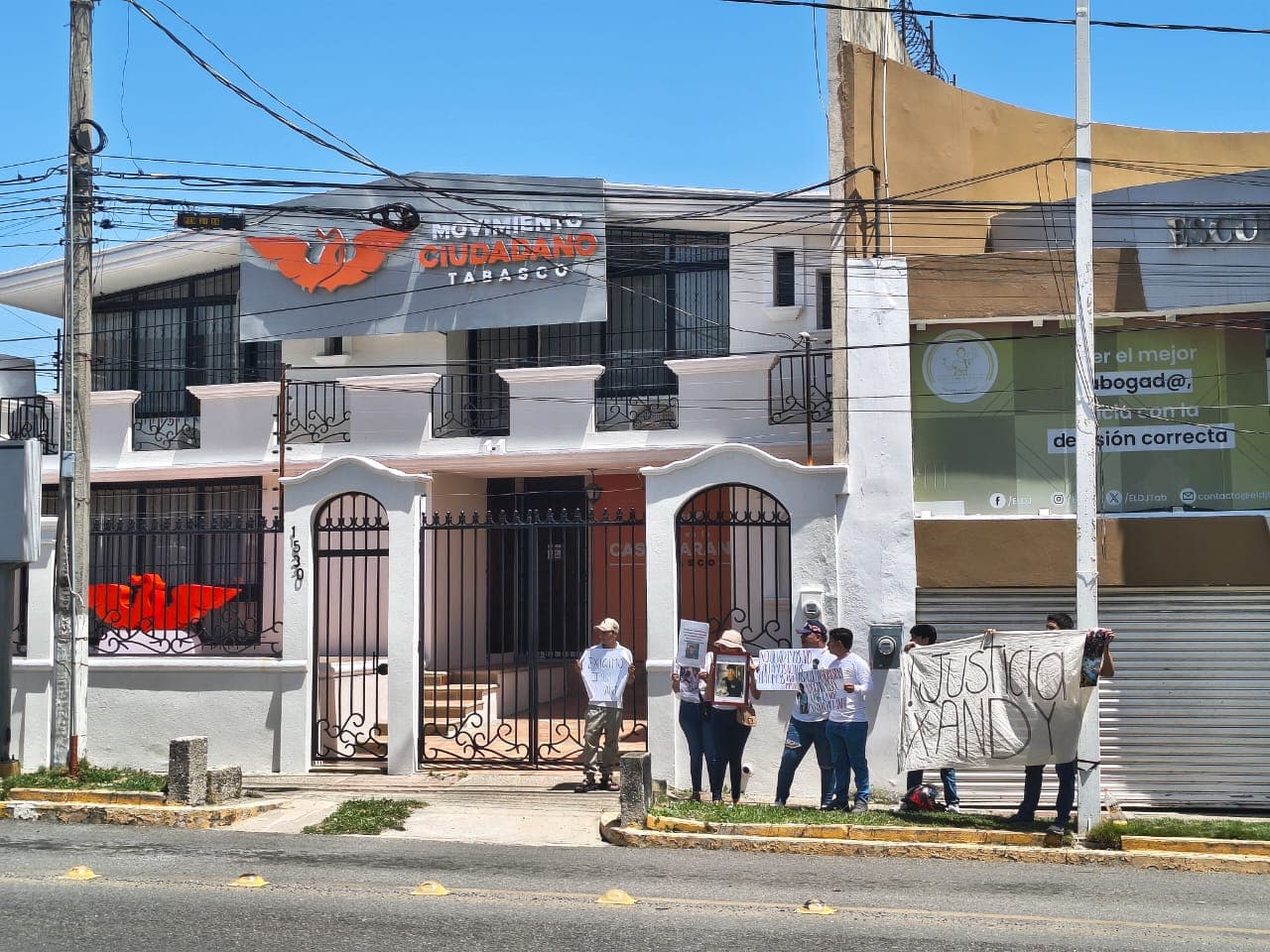 Familiares y amigos piden justicia para Andy en Movimiento Ciudadano Tabasco