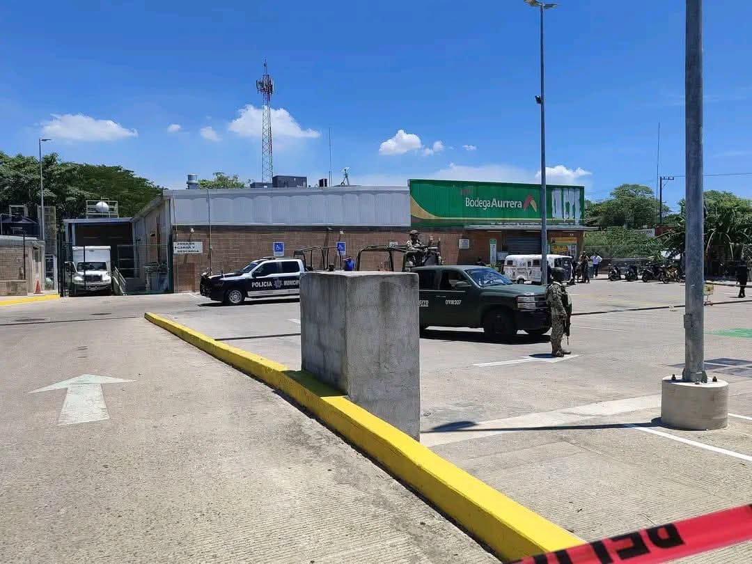 Matan a balazos a joven en Centro comercial de Jonuta
