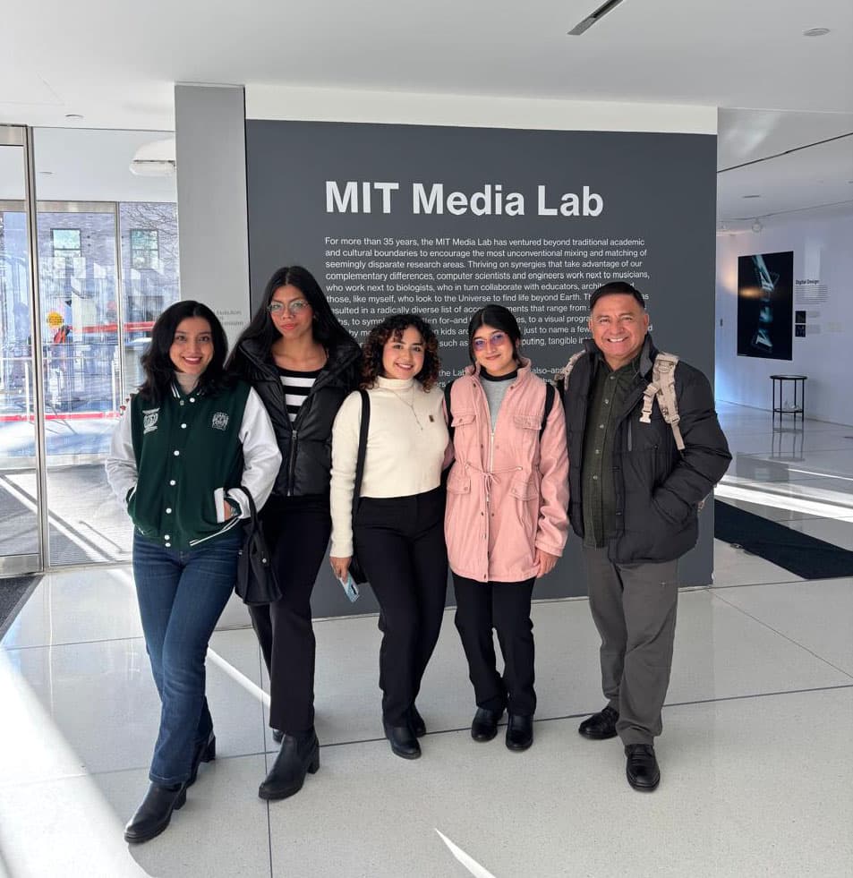 Estudiantes de la UJAT brillan en Harvard y MIT