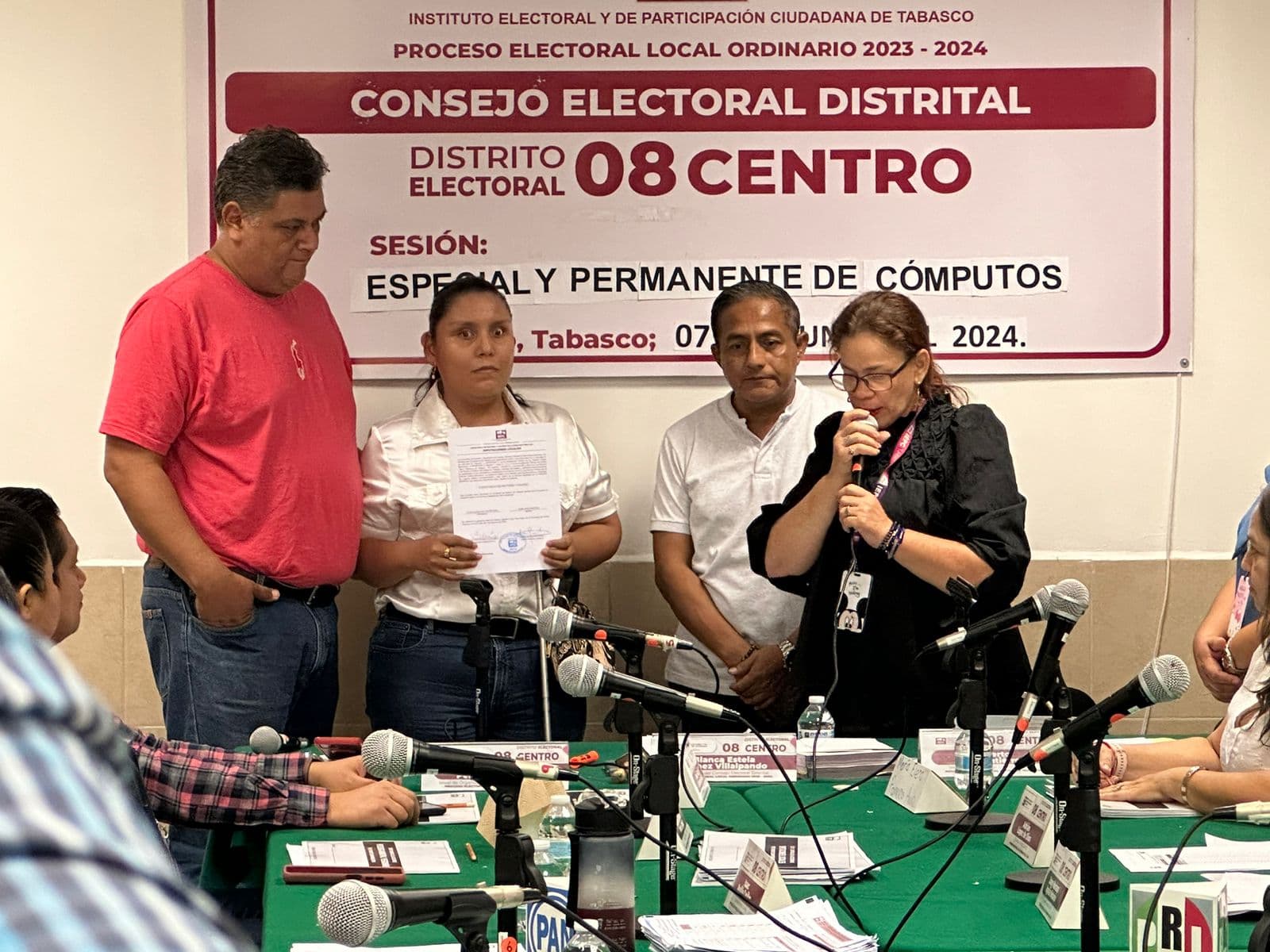 Concluyen cómputos distritales y reciben constancias candidatos ganadores