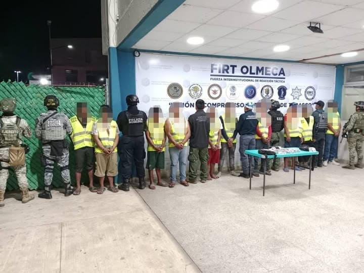 Detienen a 10 narcomenudistas en Comalcalco