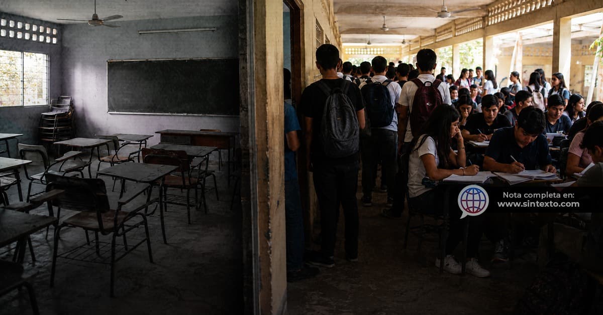 De las "aulas fantasma" al caos en preparatorias